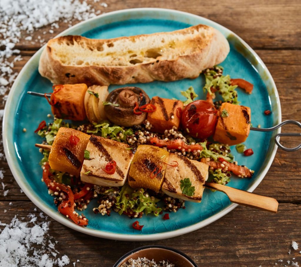 Saté van tofu en zoete aardappel