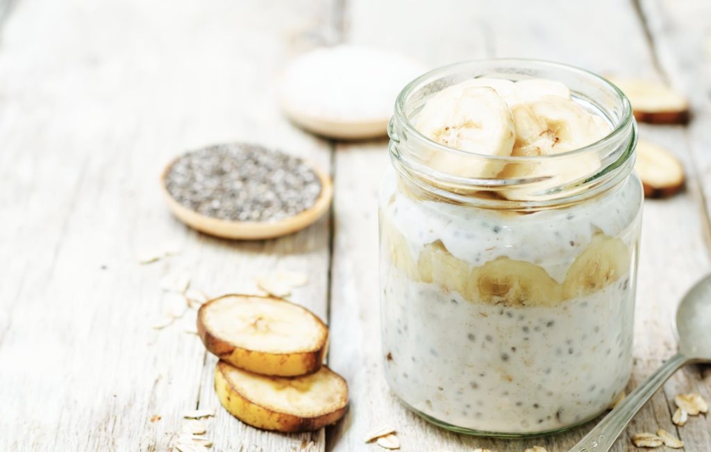 Overnight oats met banaan en kombucha