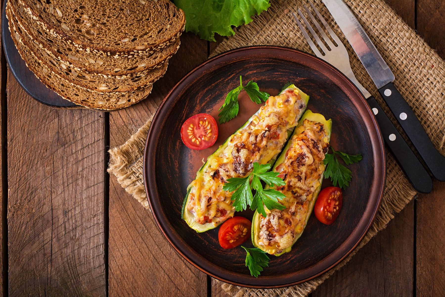 Gevulde courgetten met aardappelen en spruitjes