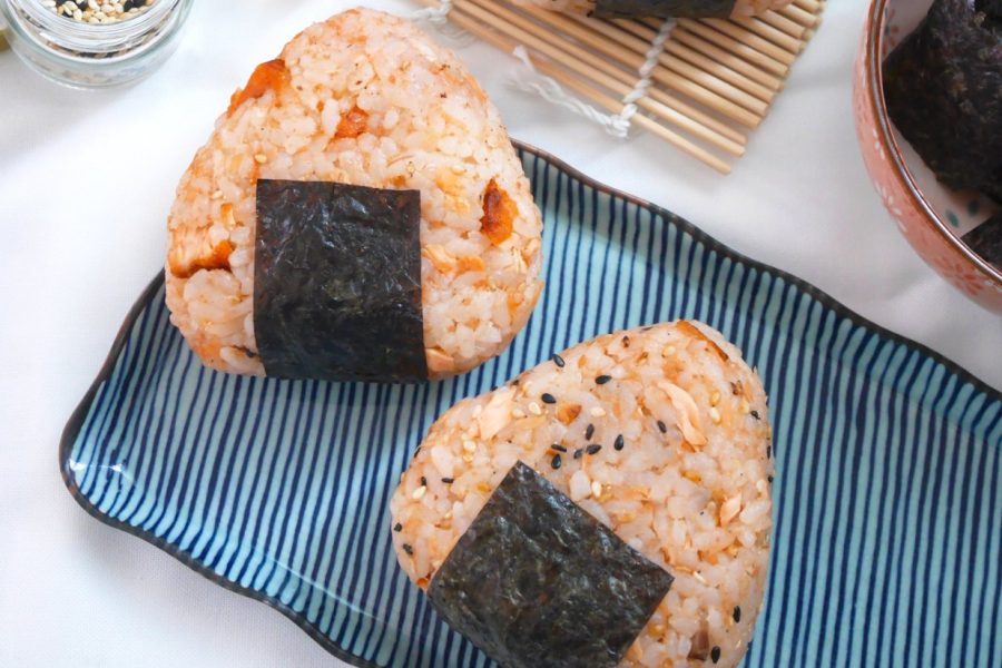 Onigiri met wortel en umeboshi