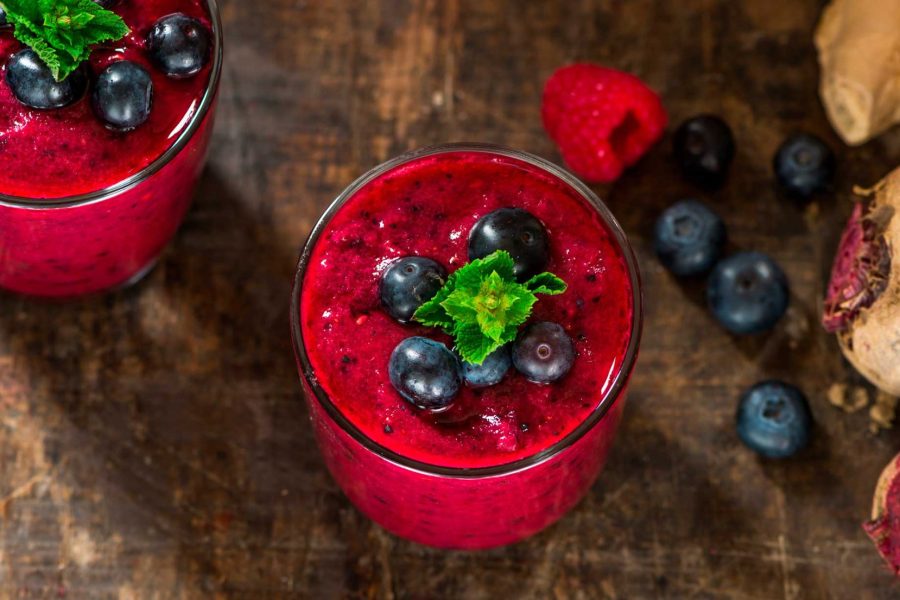 Smoothie met biet en bosbes